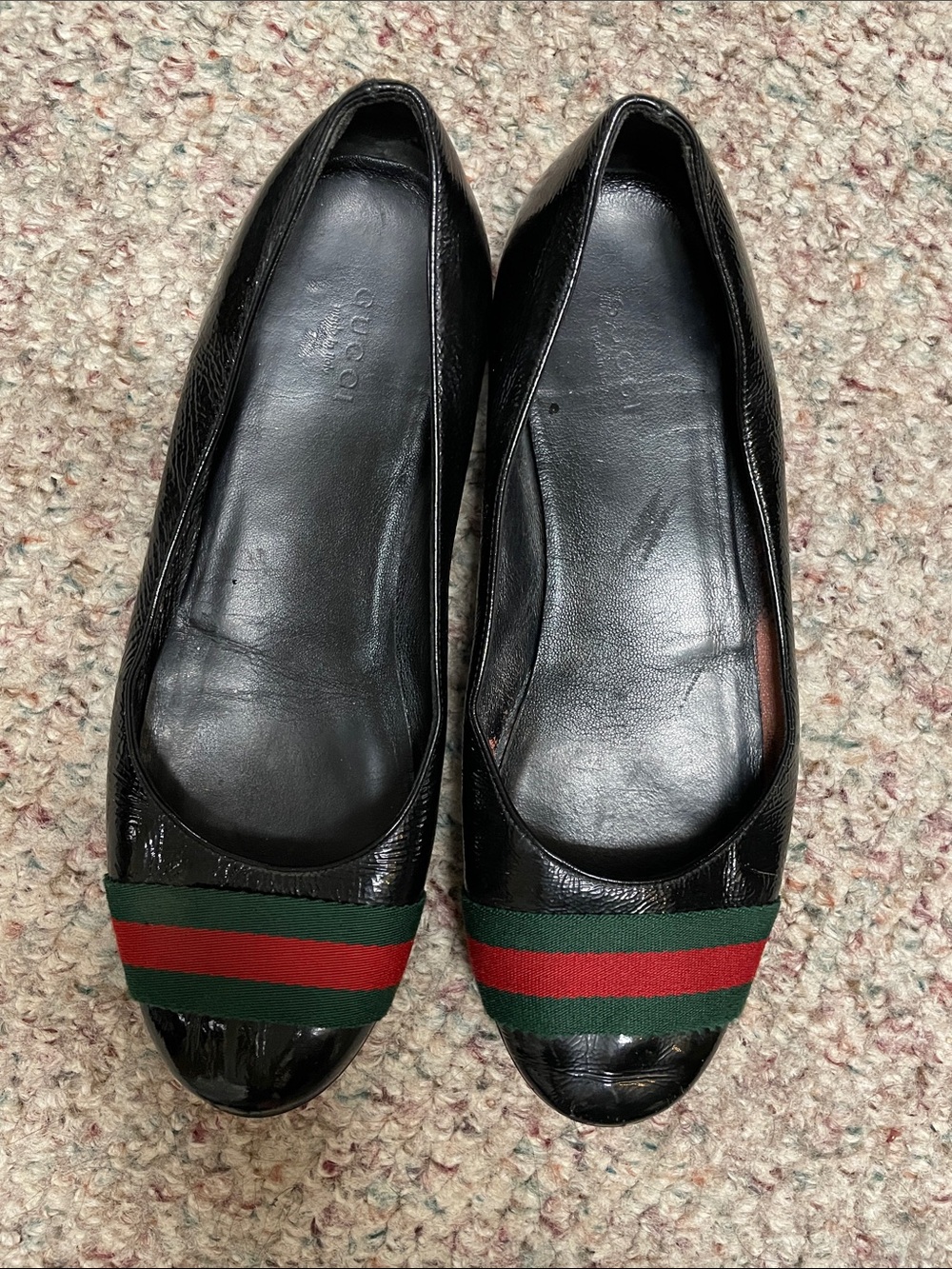 Gucci Black patent Leather Flats with Green and Red ribbon toe Trim